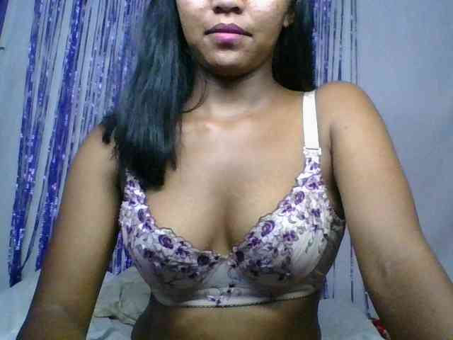 MariahRK webcam