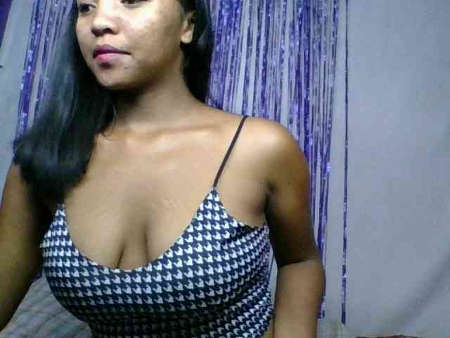 MariahRK webcam