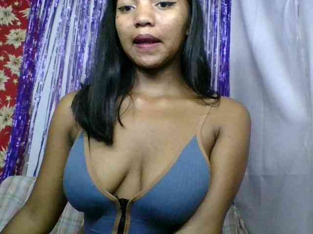 MariahRK webcam
