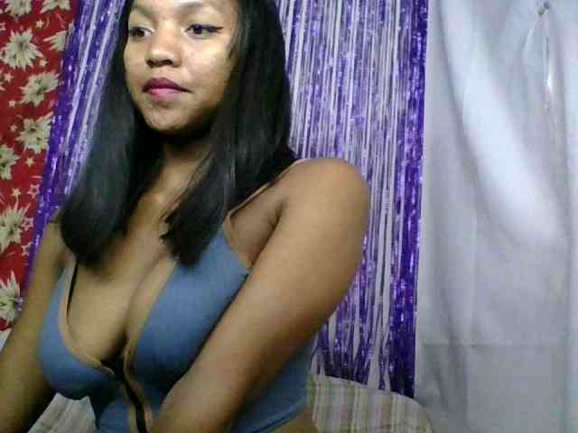 MariahRK webcam