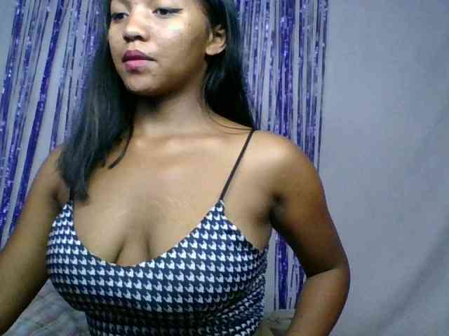 MariahRK webcam
