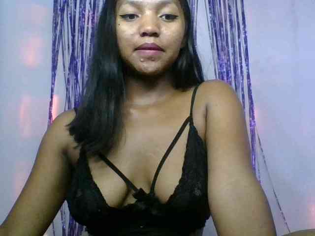 MariahRK webcam