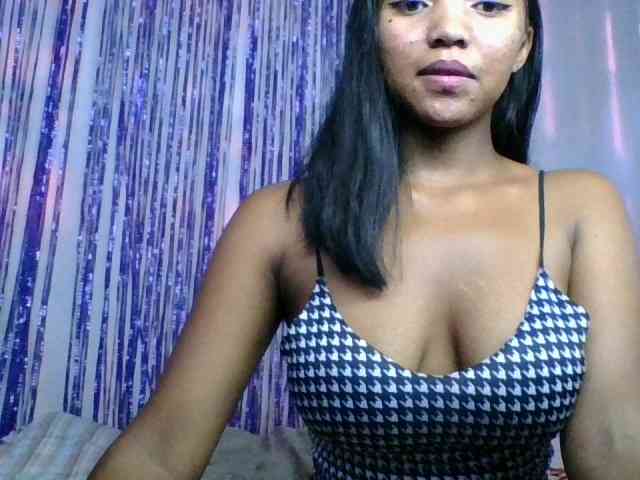 MariahRK webcam