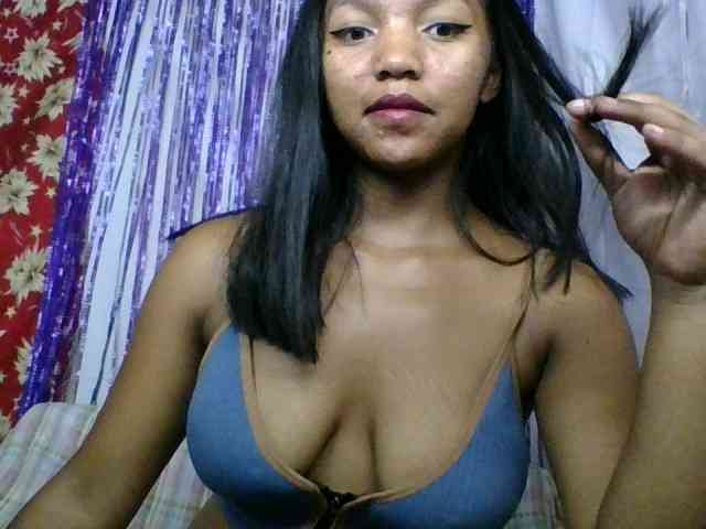 MariahRK webcam