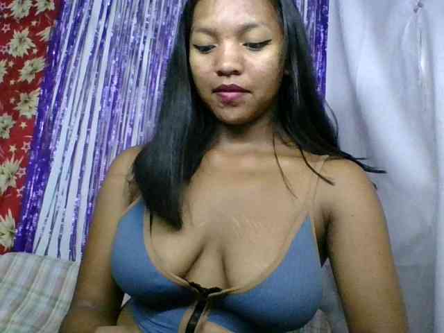 MariahRK webcam