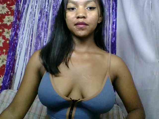 MariahRK webcam