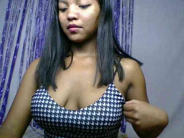 MariahRK webcam