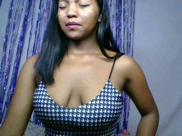 MariahRK webcam