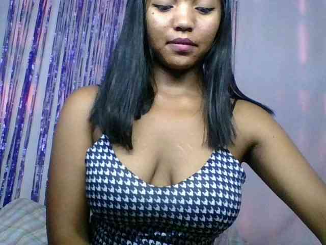 MariahRK webcam