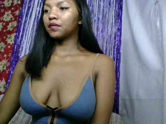 MariahRK webcam