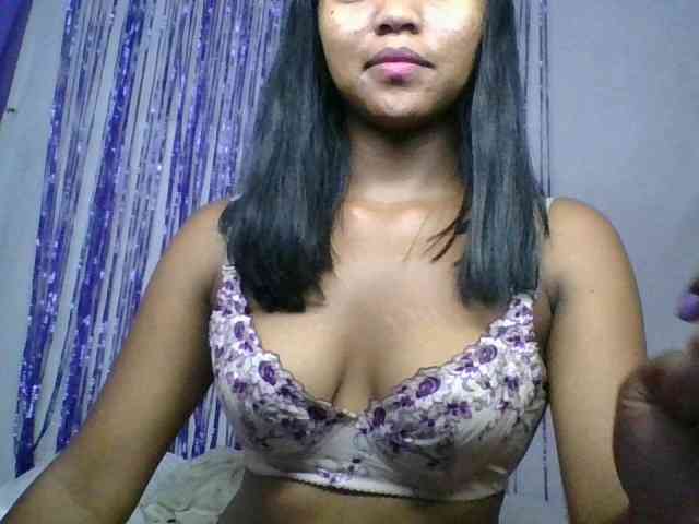 MariahRK webcam