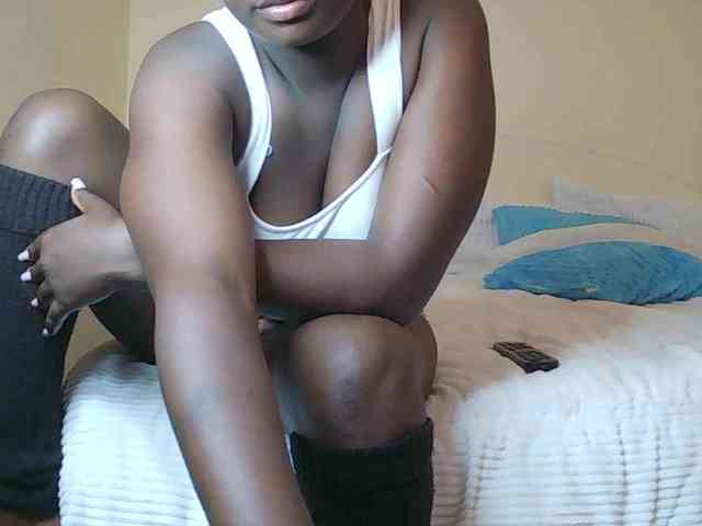 SoniaBella webcam