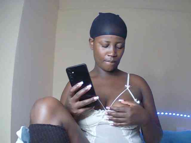 SoniaBella webcam
