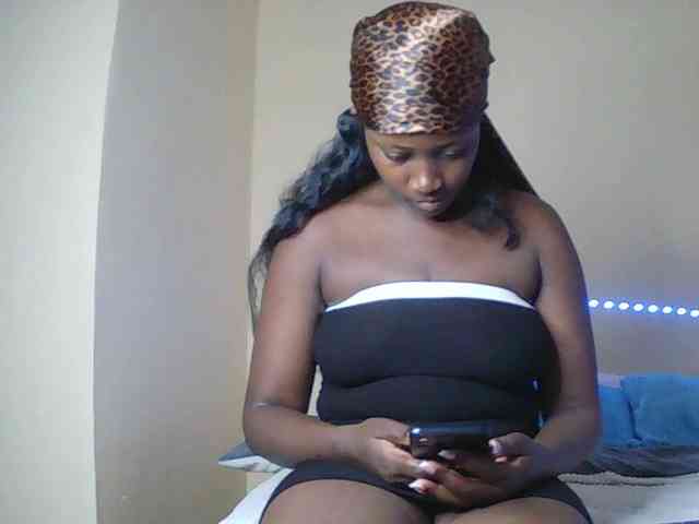 SoniaBella webcam