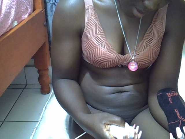 Ebonydora webcam bongacams model stream image