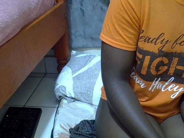 Ebonydora webcam bongacams model stream image