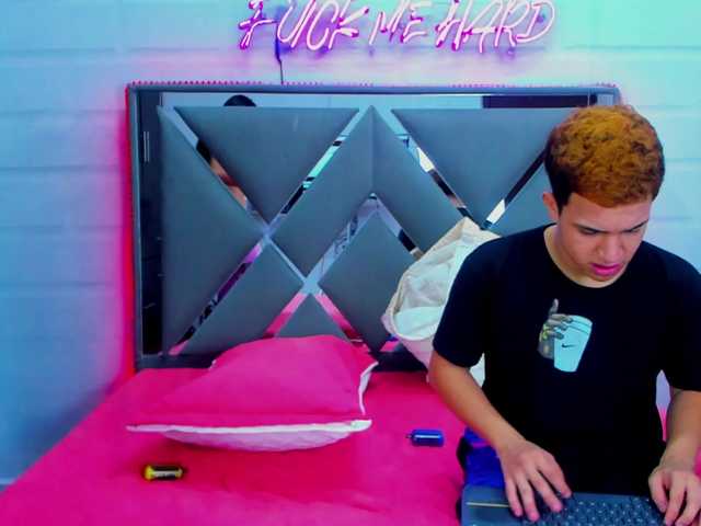  TeenLustLive- chat room