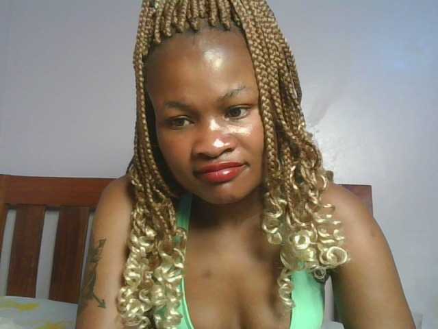 queenivy webcam bongacams model stream image