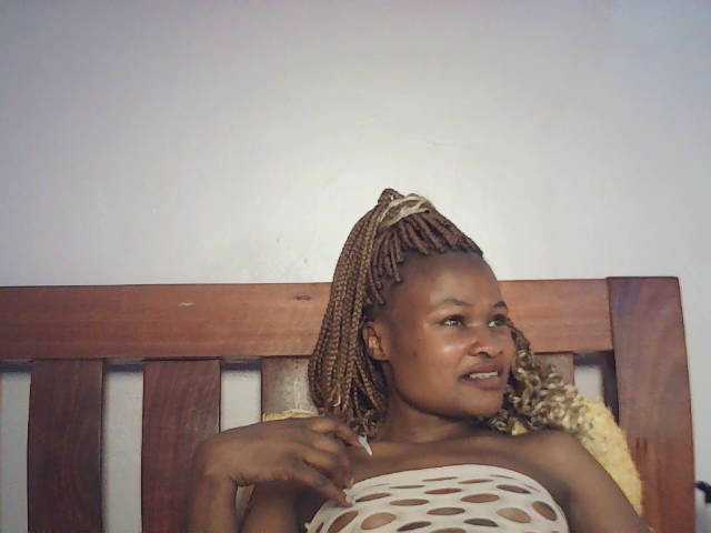 queenivy webcam bongacams model stream image