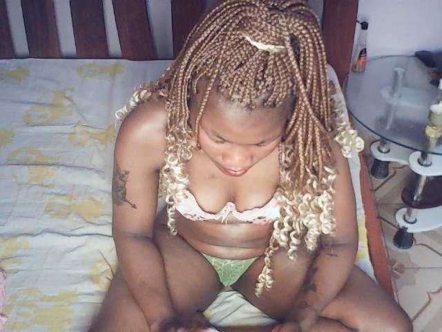 queenivy webcam bongacams model stream image