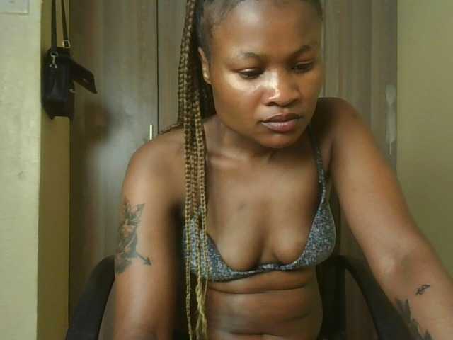 queenivy webcam bongacams model stream image