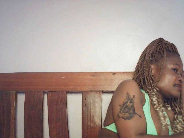 queenivy webcam bongacams model stream image