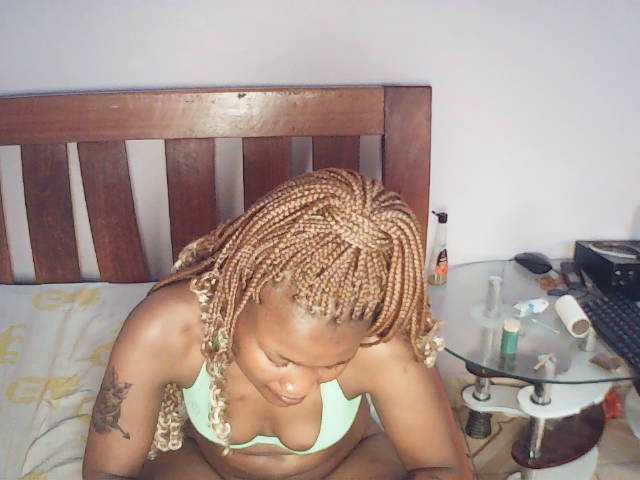 queenivy webcam bongacams model stream image