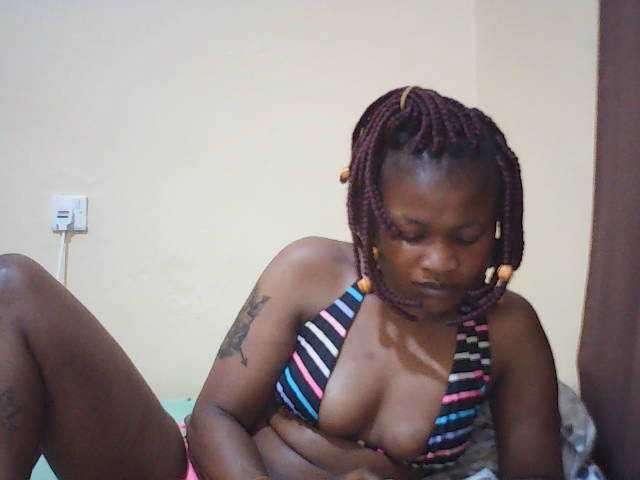 le modèle queenivy est en webcam porno dans un show sur le site bongacams, il possède les tags suivants: Ebony,Redhead,Hairy