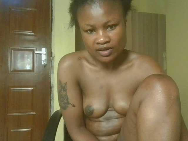 queenivy webcam bongacams model stream image