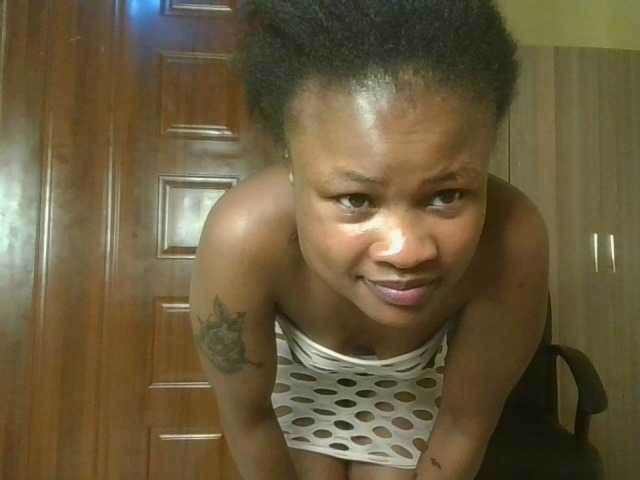 queenivy webcam bongacams model stream image