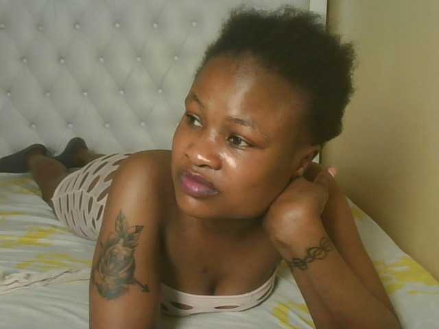 queenivy webcam bongacams model stream image