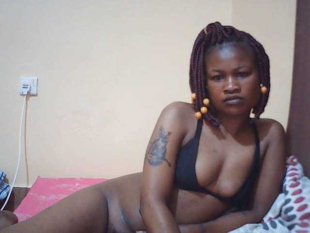 le modèle queenivy est en webcam porno dans un show sur le site bongacams, il possède les tags suivants: Ebony,Redhead,Hairy