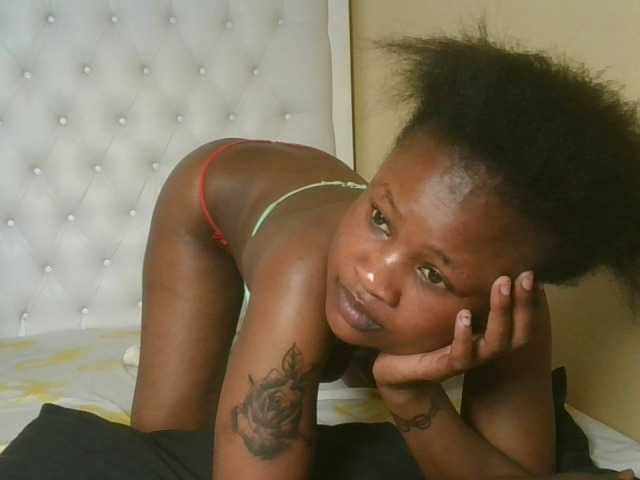 queenivy webcam bongacams model stream image