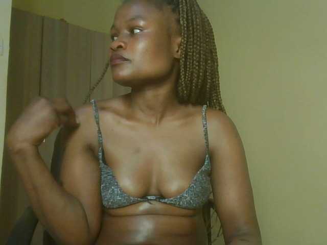 queenivy webcam bongacams model stream image