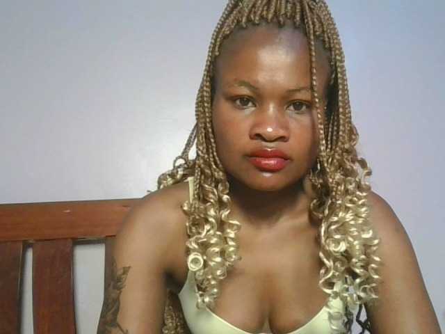 queenivy webcam bongacams model stream image