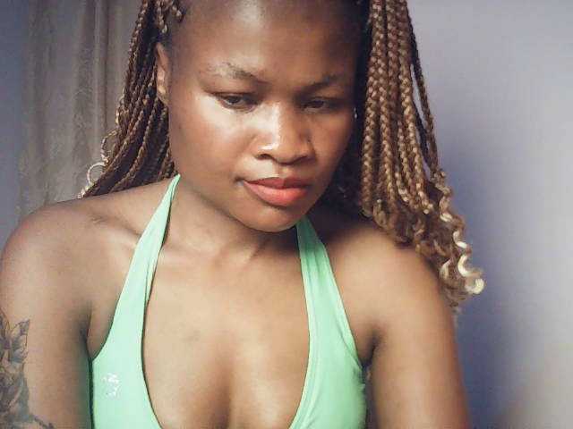 queenivy webcam bongacams model stream image