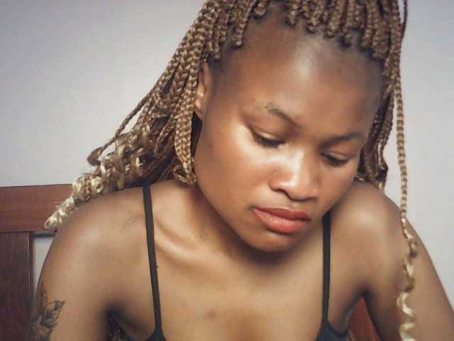 queenivy webcam bongacams model stream image