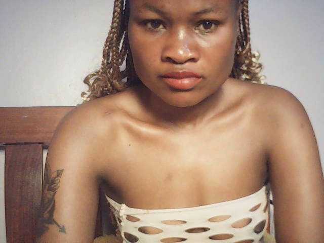 queenivy webcam bongacams model stream image