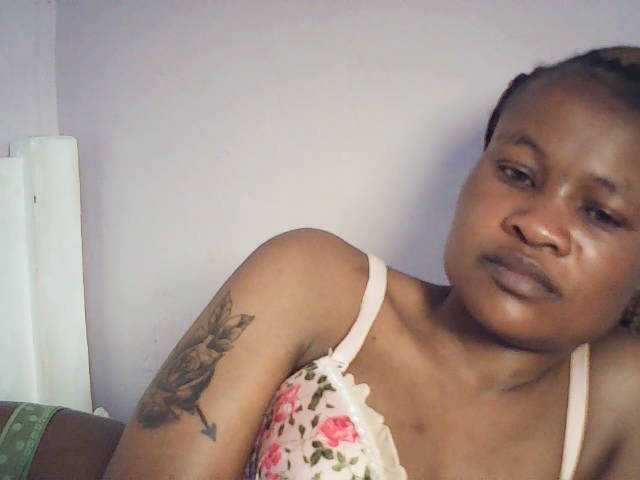 queenivy webcam bongacams model stream image