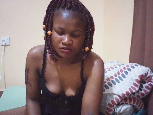 le modèle queenivy est en webcam porno dans un show sur le site bongacams, il possède les tags suivants: Ebony,Redhead,Hairy