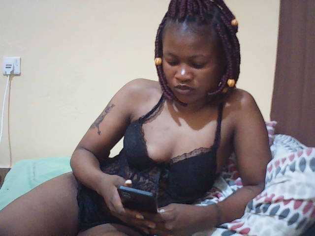 le modèle queenivy est en webcam porno dans un show sur le site bongacams, il possède les tags suivants: Ebony,Redhead,Hairy