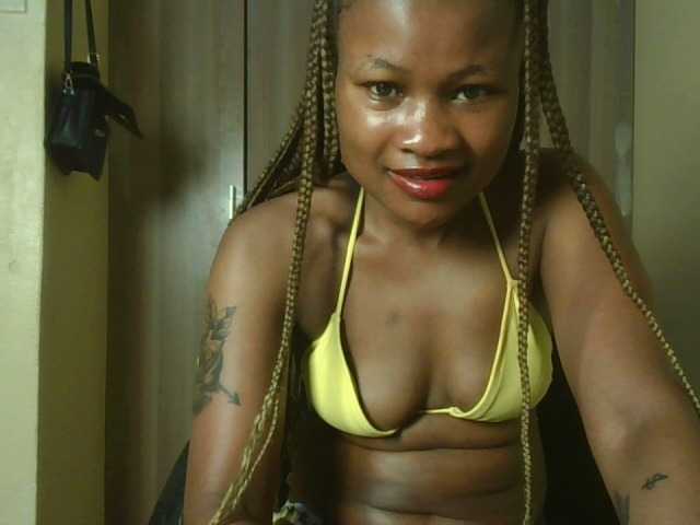 queenivy webcam bongacams model stream image