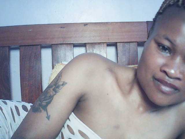 queenivy webcam bongacams model stream image