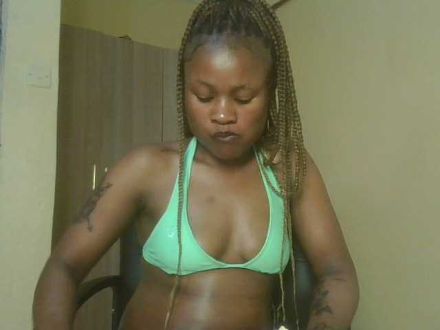 queenivy webcam bongacams model stream image