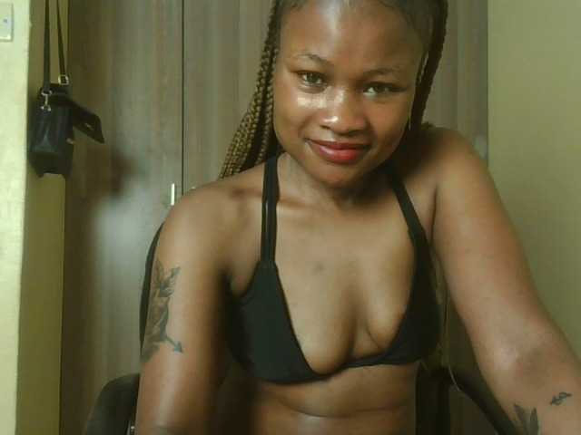 queenivy webcam bongacams model stream image