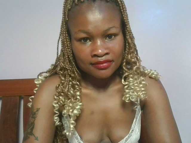 queenivy webcam bongacams model stream image