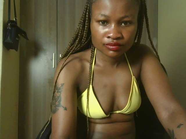 queenivy webcam bongacams model stream image