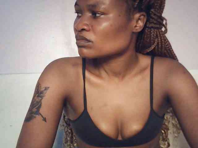 queenivy Live Webcam on BongaCams