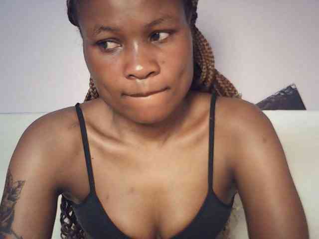 queenivy Live Webcam on BongaCams