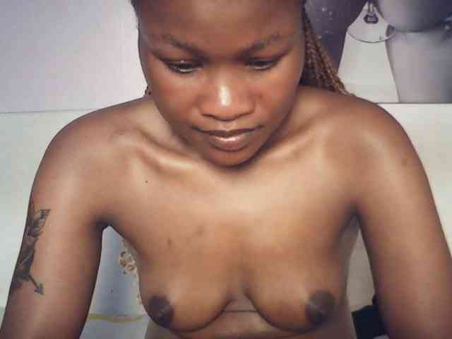 queenivy Live Webcam on BongaCams